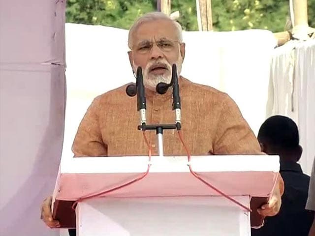 Video : Madam, you are ill, let your son take over: Modi to Sonia