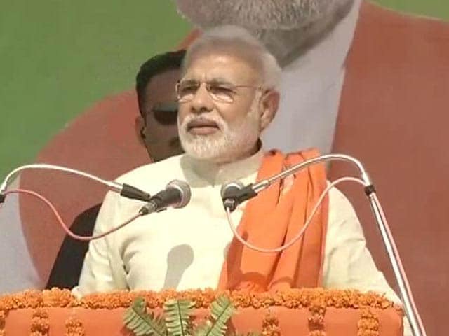 Video : Better to be tea-seller than sell out the nation: Narendra Modi