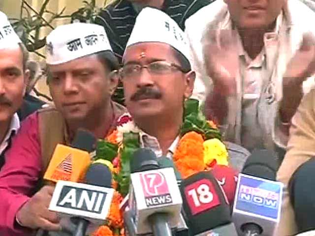 Kejriwal files nomination papers, to take on Sheila Dikshit in Delhi polls