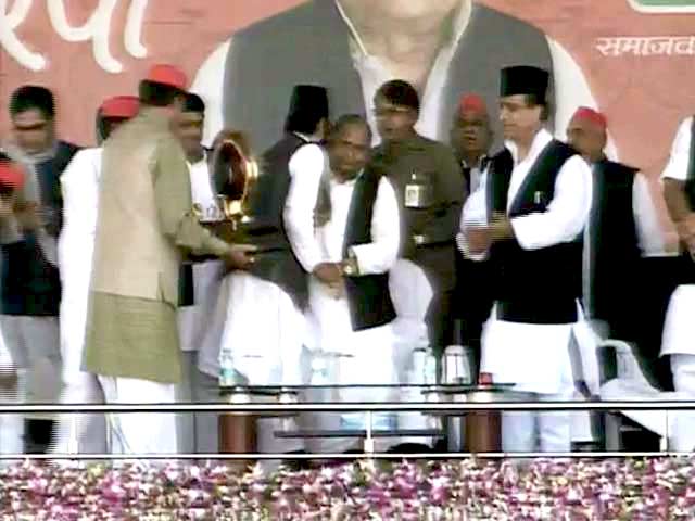 You can't match us, Mr Modi: Mulayam, Akhilesh on war of rallies in Uttar Pradesh