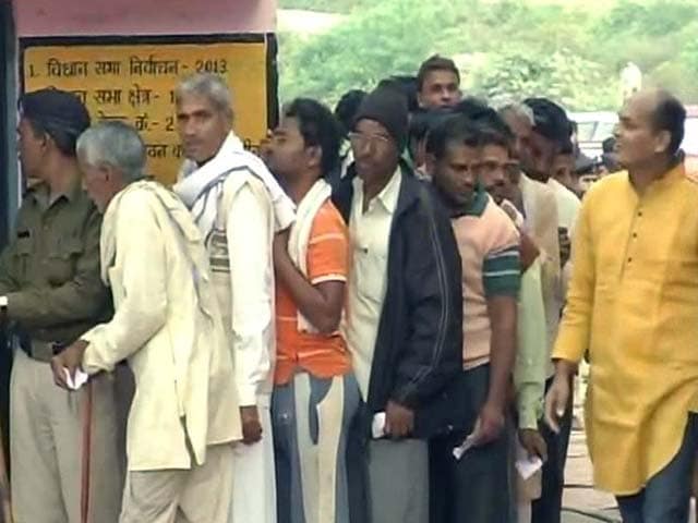 Videos : मध्य प्रदेश में 230 विधानसभा सीटों पर मतदान