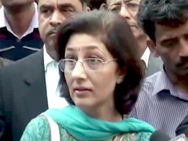 पूर्वाग्रह से ग्रसित था फैसला : तलवार दंपति की रिश्तेदार पूर्वाग्रह से ग्रसित था फैसला : तलवार दंपति की रिश्तेदार