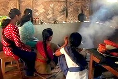 वेश्यालय से बचाई गई लड़कियों की कहानी वेश्यालय से बचाई गई लड़कियों की कहानी