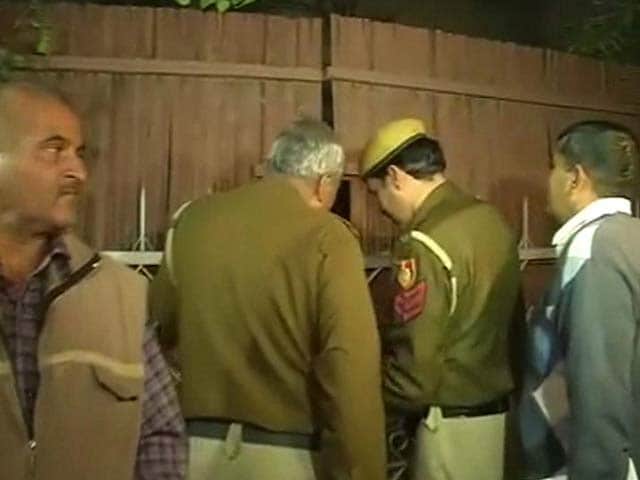 Video : Tehelka case: Goa cops in Delhi with arrest warrant, but Tarun Tejpal not at home