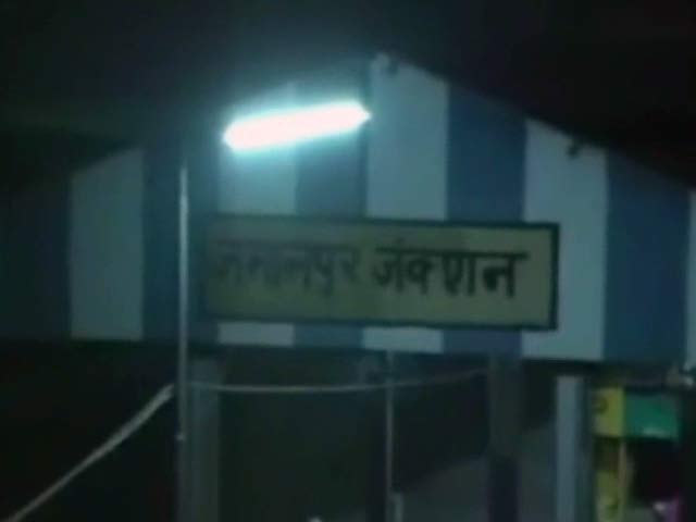 बिहार में ट्रेन पर नक्सली हमला, 3 पुलिसकर्मी शहीद बिहार में ट्रेन पर नक्सली हमला, 3 पुलिसकर्मी शहीद