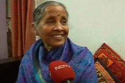 Will make his favourite kadhi if he wins, says Arvind Kejriwal's mother Will make his favourite kadhi if he wins, says Arvind Kejriwal's mother