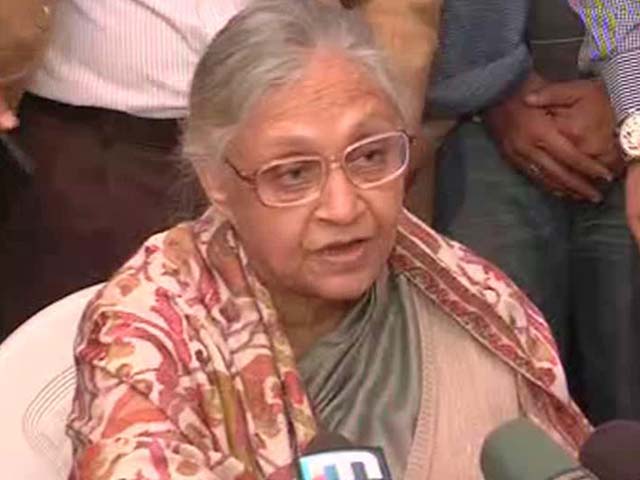Video : <i>Bewakoof hain na</i>, says upset Sheila Dikshit after losing Delhi