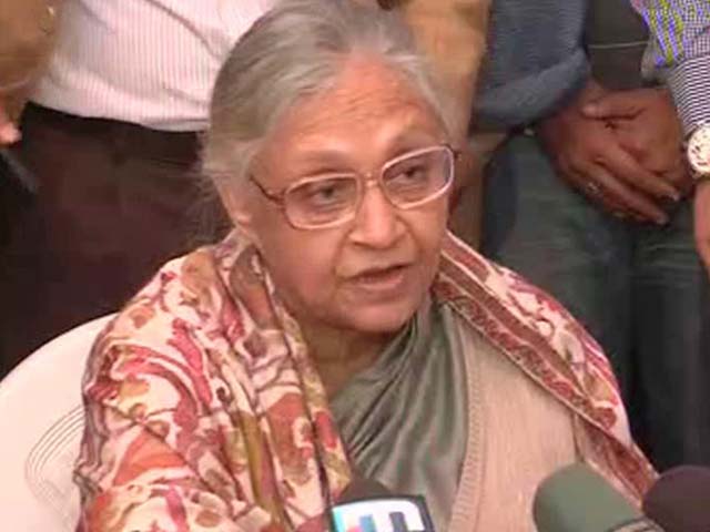 <i>Bewakoof hain na</i>, says upset Sheila Dikshit after losing Delhi