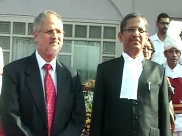 दिल्ली में किसकी सरकार? उप-राज्यपाल पर टिकीं नजरें