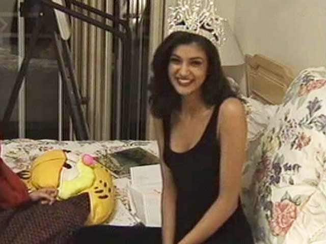 Video : The World This Week: A day in the life of Miss Universe (Aired: July 1994)
