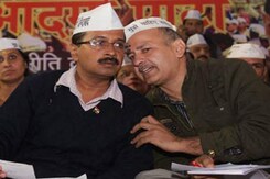 Kejriwal unwell, won't go to Ralegan Siddhi today to meet Anna Kejriwal unwell, won't go to Ralegan Siddhi today to meet Anna