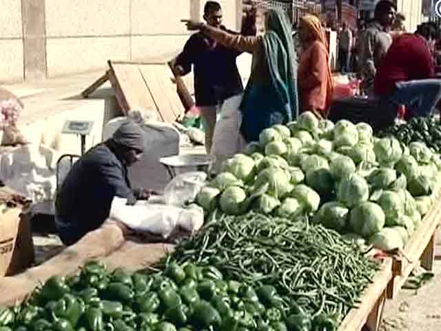 मार गई बेकाबू महंगाई