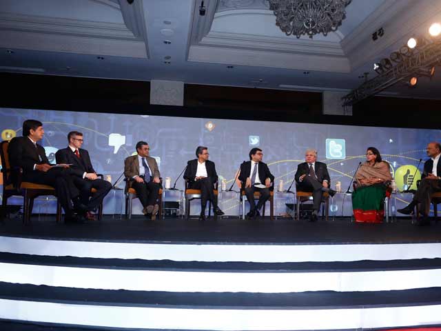 The Internet: How can it strengthen democracy?