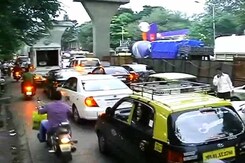 मुंबई में रोडरेज : पैथोलॉजिस्ट की हत्या मुंबई में रोडरेज : पैथोलॉजिस्ट की हत्या