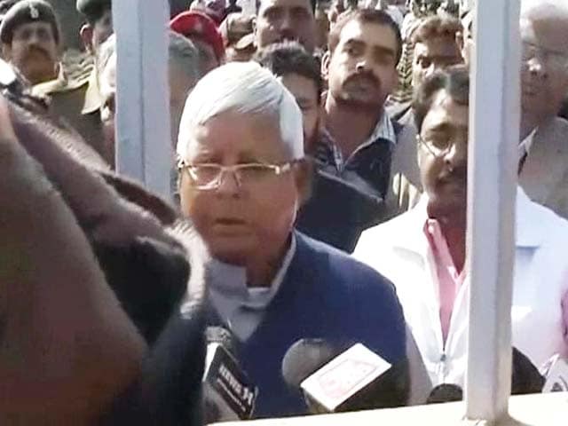 Video : While exiting jail, Lalu, convicted of corruption, slams Lokpal Bill
