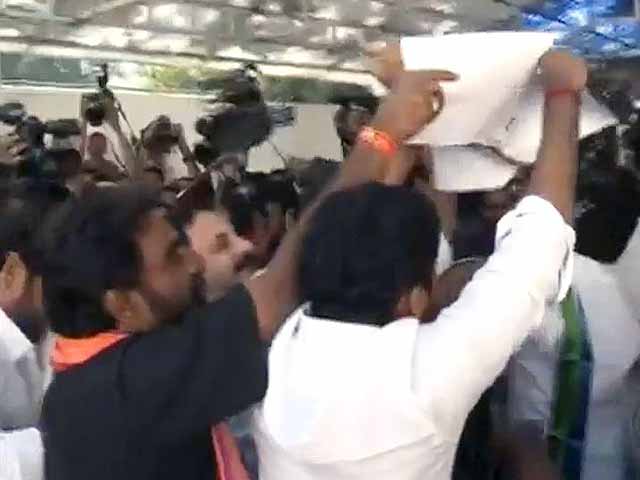 तेलंगाना बिल पर आंध्र विधानसभा में हंगामा