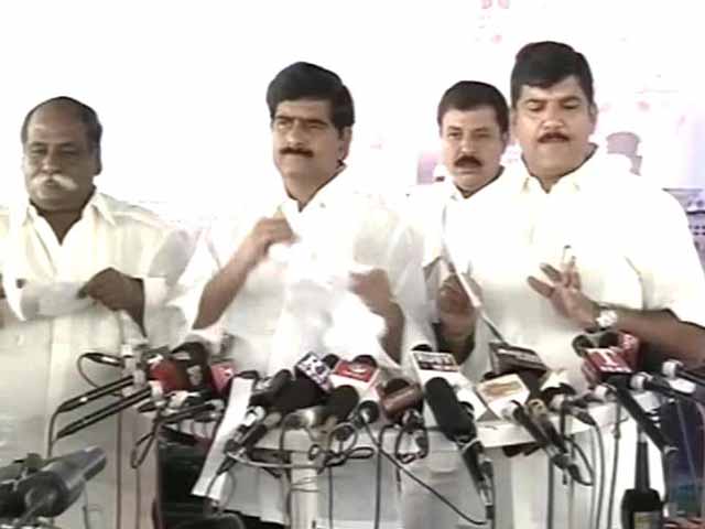 Telangana Bill torn up, burnt outside Andhra Pradesh assembly