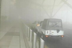 Dense fog in Delhi again, flight operations suspended at airport Dense fog in Delhi again, flight operations suspended at airport