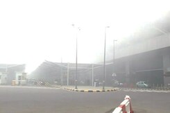 दिल्ली-एनसीआर में कोहरे का कहर, रेल, उड़ानें लेट दिल्ली-एनसीआर में कोहरे का कहर, रेल, उड़ानें लेट