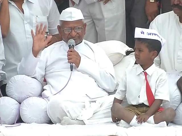 Video : Other than Samajwadi Party, I salute all MPs for support, says Anna Hazare