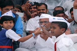 Lokpal Bill passed in Lok Sabha, Anna ends fast Lokpal Bill passed in Lok Sabha, Anna ends fast