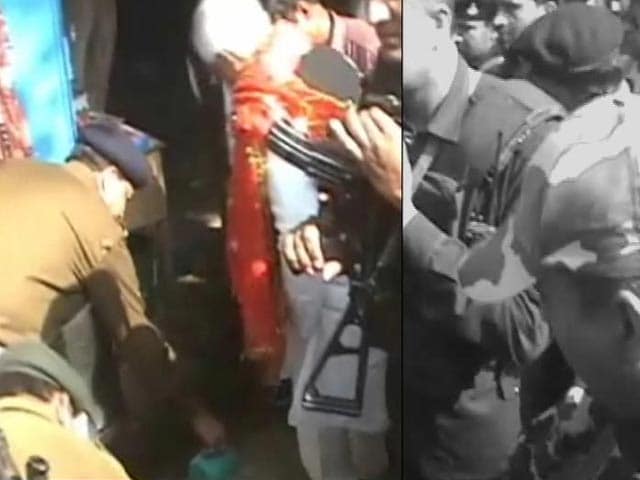 Video : Probe ordered into police officer washing Lalu Prasad's feet