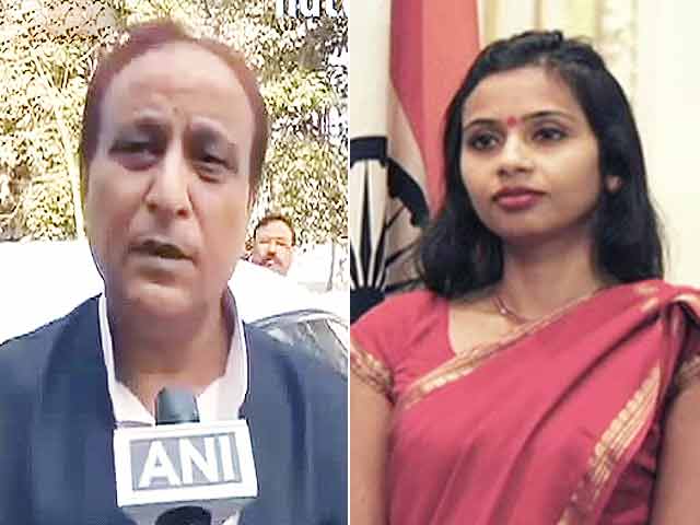 देवयानी खोबरागडे को सपा ने दिया चुनाव लड़ने का न्योता