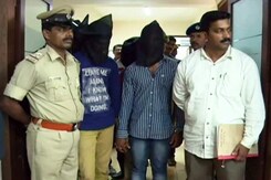 मैंगलोर : छात्रा और उसके दोस्त का अश्लील वीडियो बनाया मैंगलोर : छात्रा और उसके दोस्त का अश्लील वीडियो बनाया