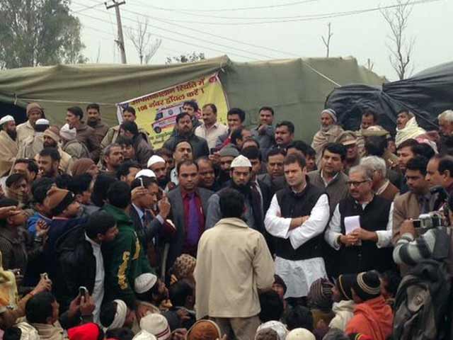 मुजफ्फरनगर दंगा पीड़ितों के राहत कैंप में पहुंचे राहुल