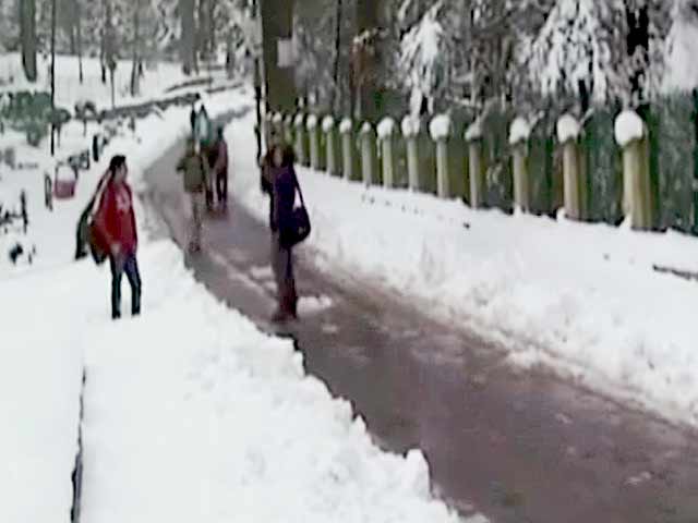 पहाड़ी इलाकों में बर्फबारी, उत्तर भारत में ठंड बढ़ी