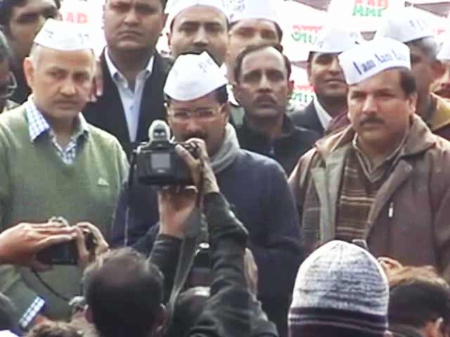 खबरों की खबर : नई तरह की सरकार बनाएगी 'आप'?