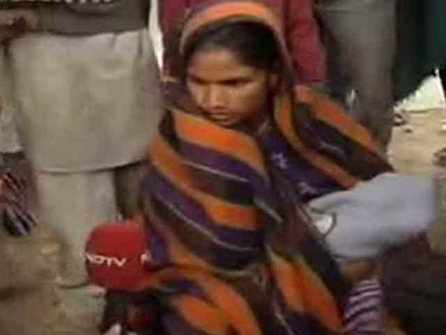 Video : Delhi: demolition drive forces women to deliver on road in freezing cold