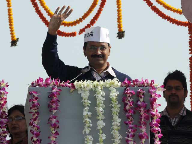 Arvind Kejriwal breaks into Manna Dey song on brotherhood at swearing-in