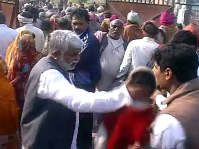 यूपी के मंत्री ने युवक को मारा थप्पड़!