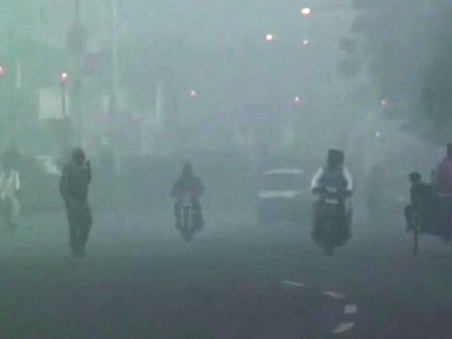 Video : Delhi: Showers hit city on coldest December day in 18 years