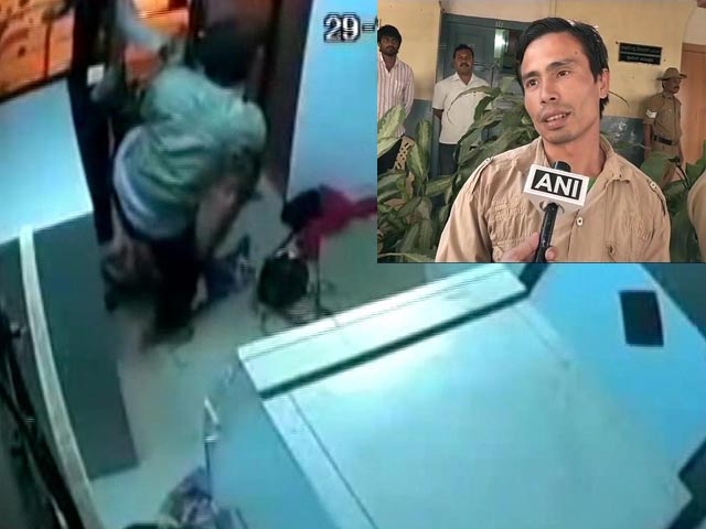 Videos : बेंगलुरु : एटीएम पर आया हमलावर पकड़ा गया