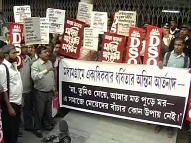 कोलकाता : गैंगरेप पीड़ित के अंतिम संस्कार को लेकर सियासी घमासान