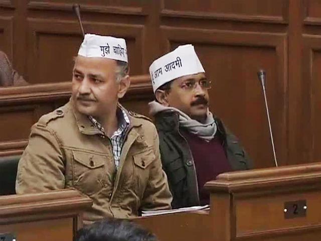 Arvind Kejriwal, newly elected Aam Aadmi Party MLAs take oath in Delhi assembly