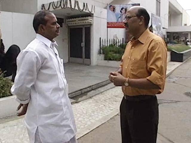 Video : Walk The Talk with YSR Reddy (Aired: May 2005)