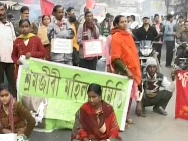 Video : Mamata mum as protests continue over death of teen who was gang-raped