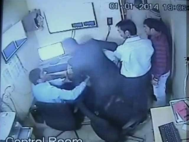 Video : Caught on camera: Samajwadi Party workers thrash toll booth attendant