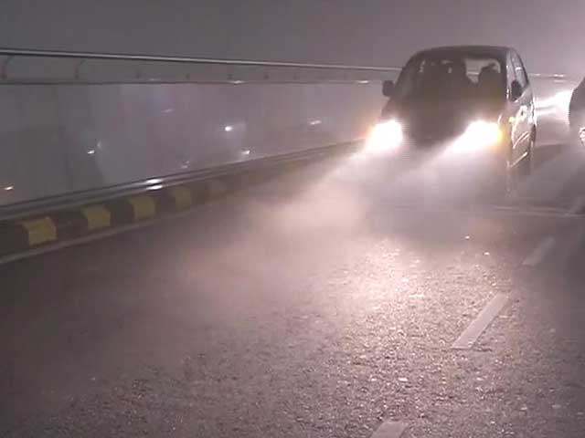 Video : Delhi experiences season's worst fog in four years, several flights and trains affected