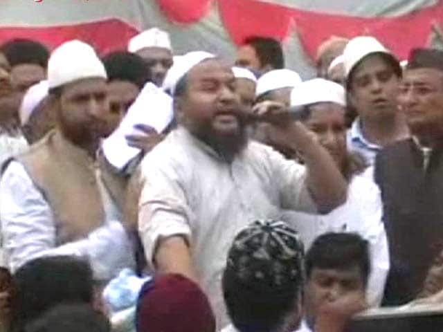 Video : UP government accused of going soft on riot-accused Muslim leaders