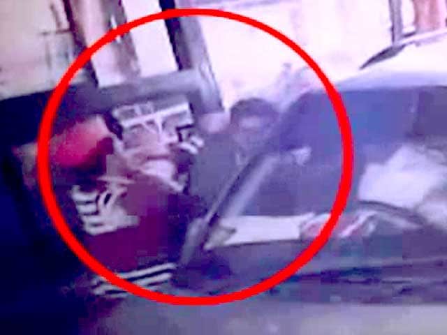 Video : Akhilesh party man arrested for thrashing toll booth attendant