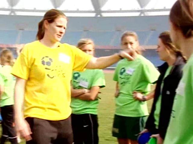 Indian girls learn to bend it like Cindy