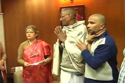 West Bengal gang-rape: victim's family meets President, demands CBI probe West Bengal gang-rape: victim's family meets President, demands CBI probe
