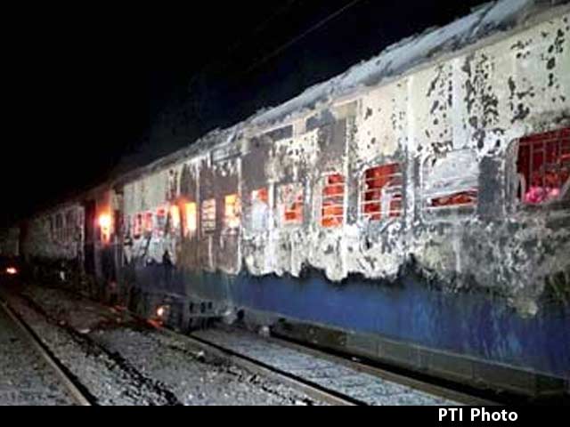 Nine burnt to death in sleep as Bandra-Dehradun Express catches fire in Maharashtra