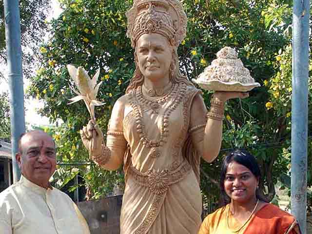 A 'Goddess Sonia' temple: Congress legislator's thank-you for Telangana decision