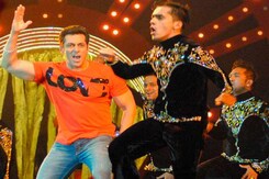 Defiant Akhilesh Yadav showers largesse on Bollywood as Muzaffarnagar riots victims shiver in the cold Defiant Akhilesh Yadav showers largesse on Bollywood as Muzaffarnagar riots victims shiver in the cold