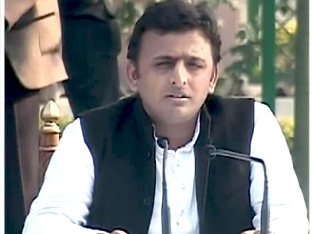 सैफई महोत्सव की आलोचना को लेकर मीडिया पर बरसे मुख्यमंत्री